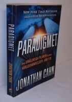 Paradigmet : den ur&aring;ldriga planen bakom v&auml;rldsh&auml;ndelser i v&aring;r tid