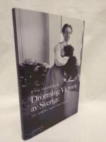 Drottning Victoria av Sverige : om k&auml;rlek, plikt och politik