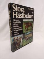 Stora h&auml;stboken : h&auml;straser, uppf&ouml;dning, sk&ouml;tsel, inridning, n&ouml;jesridning, t&auml;vlingsridning, h&auml;sten som yrke