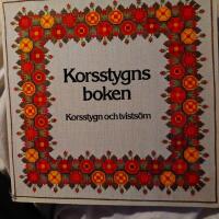 Korsstygnsboken + korstygnsboken extra se bild