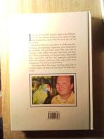 Tropiska f&aring;glar som s&auml;llskapsdjur : artguide med sk&ouml;tselanvisning f&ouml;r v&aring;ra vanligaste s&auml;llskapsf&aring;glar + Birds of East Africa