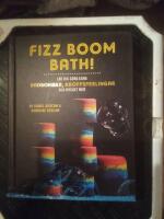 Fizz Boom Bath! : l&auml;r dig g&ouml;ra egna badbomber, kroppspeelingar och mycket mer