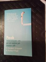 Peak : vetenskapen om att bli b&auml;ttre p&aring; n&auml;stan allt : sanningen bakom 10 000-timmarsregeln