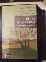 Klinisk barnpsykologi : utveckling p&aring; avv&auml;gar