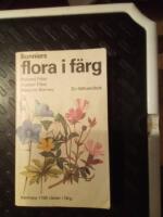 Bonniers flora i f&auml;rg : mer &auml;n 1000 nordeuropeiska blommor i text och bild : en f&auml;lthandbok