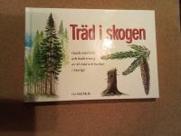 Tr&auml;d i skogen : guide med bild och beskrivning av 43 tr&auml;d och buskar i Sverige