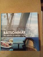 B&aring;tsommar : mat, upplevelser och segelvatten i Norden