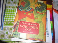 I solgudens &ouml;ga