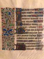 Vackert litet blad ur en illuminerad handskrift, Livres d&acute;Heures, Tideg&auml;rdsbok p&aring; latin, Paris cirka 1460