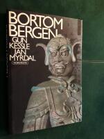 Bortom bergen : bilder fr&aring;n Binglingsi, Maijishan, Dunhuang och andra helgedomar l&auml;ngs den gamla v&auml;gen : med ett inledande resonemang kring resandet, seendet och konsten