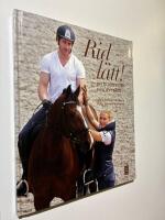 Rid l&auml;tt! : en guide f&ouml;r nya ryttare
