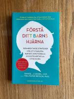 F&ouml;rst&aring; ditt barns hj&auml;rna : 12 banbrytande strategier f&ouml;r att stimulera barnets emotionella och intellektuella utveckling