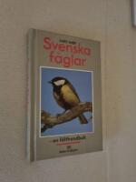 Svenska f&aring;glar : en f&auml;lthandbok