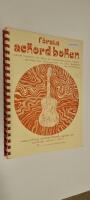 F&ouml;rsta ackordboken. K&auml;nda melodier f&ouml;r s&aring;ng el. melodiinstrument / gitarr. Med utf&ouml;rlig grepptabell, kapitel om tonarter, ackord m.m. !