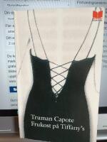 Frukost p&aring; Tiffany&acute;s  : en kort roman och tre noveller