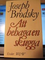 Att behaga en skugga : valda ess&auml;er