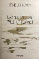 D&auml;r med l&auml;ngtan spilld ut i larmet : dikter