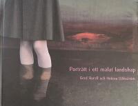 Portr&auml;tt i ett m&aring;lat landskap