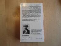 M&auml;nniskor kring en bro