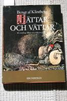 J&auml;ttar och v&auml;ttar : en antologi dikter om folktrons v&auml;sen med bilder av John Bauer och andra konstn&auml;rer