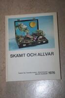 Sk&auml;mt och allvar