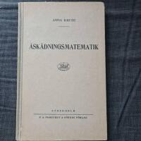&Aring;sk&aring;dningsmatematik : Ett f&ouml;rs&ouml;k till plan f&ouml;r de fyra f&ouml;rsta skol&aring;rens arbete p&aring; matematikens omr&aring;de