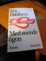  Med seende &ouml;gon : [roman]