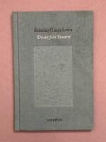 Divan fr&aring;n Tamarit och tv&aring; oden