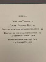 Divan fr&aring;n Tamarit och tv&aring; oden