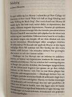 Den svarta hunden : ess&auml; och dikter