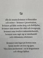 Mod att resa sig : en ber&auml;ttelse om utsatthet, kamp och styrka