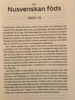 Nusvenska : en modern svensk spr&aring;khistoria i 121 ord - 1900-2020