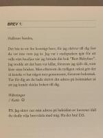 Dumma byxa ut och g&aring; n&auml;r man nappar p&aring; en t&aring; : : en bok f&ouml;r tjejer och kvinnor : Kattis och Sandras brevv&auml;xling : den f&ouml;rsta samlingen