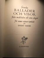 Svenska ballader och visor fr&aring;n medeltiden till v&aring;ra dagar. F&ouml;r visans v&auml;nner samlade av Evert Taube
