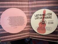 Lathund f&ouml;r l&aring;tskrivare : [allt en singer-songwriter beh&ouml;ver veta : inneh&aring;ller tips fr&aring;n Ane Brun, Per "Plura" Jonsson, Annika Norlin, Marit Bergman, Stefan Sundstr&ouml;m, Anna J&auml;rvinen, Marie Bergman, Jos&eacute; Gonzalez, med flera]