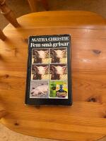 Fem sm&aring; grisar