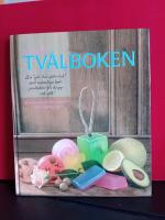 Roliga tv&aring;lboken : en "g&ouml;r-det-sj&auml;lv-bok" med naturliga badprodukter f&ouml;r kropp och sj&auml;l