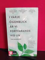 I varje &ouml;gonblick &auml;r vi fortfarande vid liv