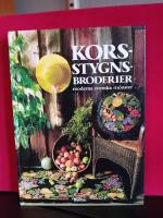 Korsstygnsbroderier : moderna svenska m&ouml;nster