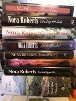 8 b&ouml;cker: Systrarna i Clare : En romantrilogi. Livsfarlig utsikt. Nyckeln till sanningen. Nyckeln till ljuset. Falsk sk&ouml;nhet. Flammande skyar. V&auml;nskap till d&ouml;ds. Farliga vidder.