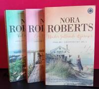 Familjen i Chesapeake Bay 2 - 4: Under fallande stj&auml;rnor / En trygg hamn / Vid horisonten