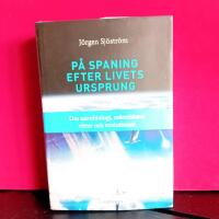 P&aring; spaning efter livets ursprung - [om astrobiologi, m&auml;nniskans r&ouml;tter och evolutionen]