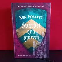 Sv&auml;rdet och spiran
