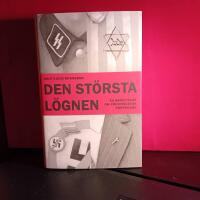 Den st&ouml;rsta l&ouml;gnen : En ber&auml;ttelse om F&ouml;rintelsens f&ouml;rnekare
