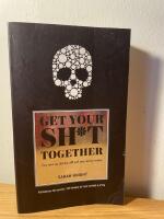 Get your sh*t together : hur du slutar oroa dig &ouml;ver vad du borde g&ouml;ra s&aring; du kan avsluta det du m&aring;ste f&aring; gjort och &auml;gna dig &aring;t det du vill g&ouml;ra