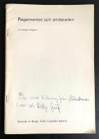 Regementet och sm&aring;staden. 