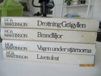  	Brandliljor - Livets fest - V&auml;gen under stj&auml;rnorna - Drottning Gr&aring;gyllen