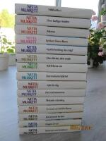 Netta Muskett 15 b&ouml;cker: VIldkatten, Den farliga rivalen, Myrna, Lyckan finns i Rom, Varf&ouml;r bedrog du mig, Den f&ouml;rste den ende, K&auml;rlekens v&aring;r, Det trofasta hj&auml;rtat, Allt f&ouml;r dig, De tv&aring; kvinnorna, &Auml;lskade fr&auml;mling, En man ur mitt f&ouml;rflutna, Lek ej med lyckan, Dagen &auml;r v&aring;r, P&aring; kryss med k&auml;rleken