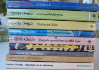 Agatha Christie 9 pocket: Hemligheten p&aring; Chimneys, Fem sm&aring; grisar, Dolken fr&aring;n Tunis, Katt bland duvor, Spegeln sprack fr&aring;n kant till kant, Mordet p&aring; Orientexpressen, D&ouml;den p&aring; Nilen, 450 fr&aring;n Paddington, Klockan K