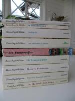 Lilla huset p&aring; pr&auml;rien 1-9: Det lilla huset i stora skogen, Det lilla huset p&aring; pr&auml;rien, Huset vid Plommon&aring;n, Vid Silversj&ouml;ns strand, Farmarpojken, Den l&aring;nga vintern, Den lilla staden p&aring; pr&auml;rien, Gyllne &aring;r, De f&ouml;rsta fyra &aring;ren, P&aring; v&auml;g hem - Komplett serie